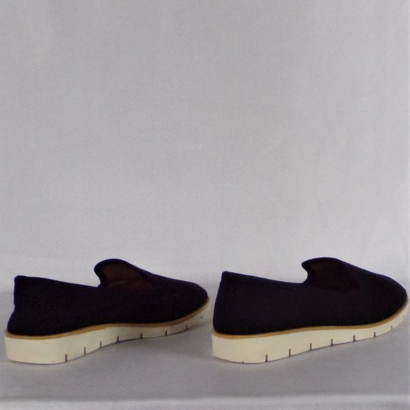 QUPID size 7 black flat-heel sneakers cushioned insoles perforated fabric uppers - Picture 9 of 15